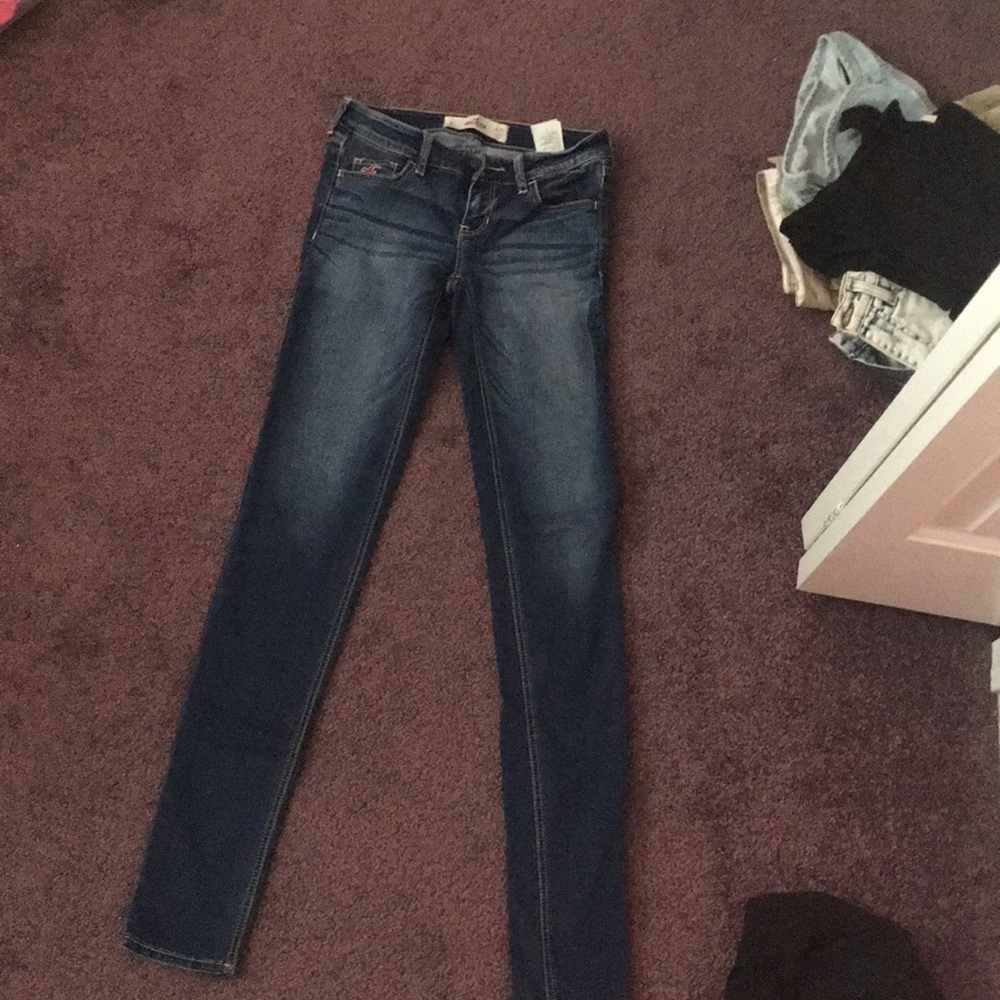 HOLLISTER UNWORN JEANS